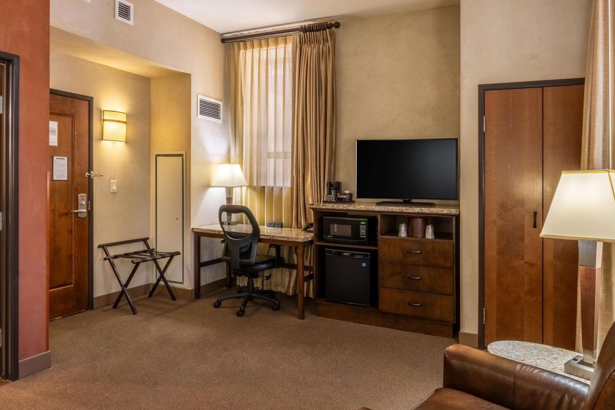Drury Plaza In Hotel